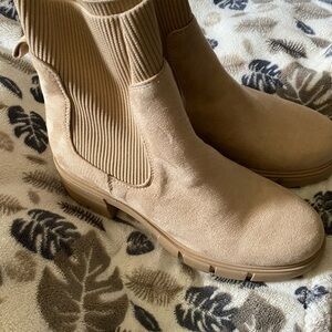 REDTOP boots Women’s style Chelsea sock chunky heel lug beige sole.8